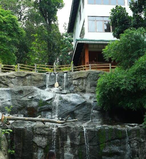 Nexstay Lakkidi Village Resort