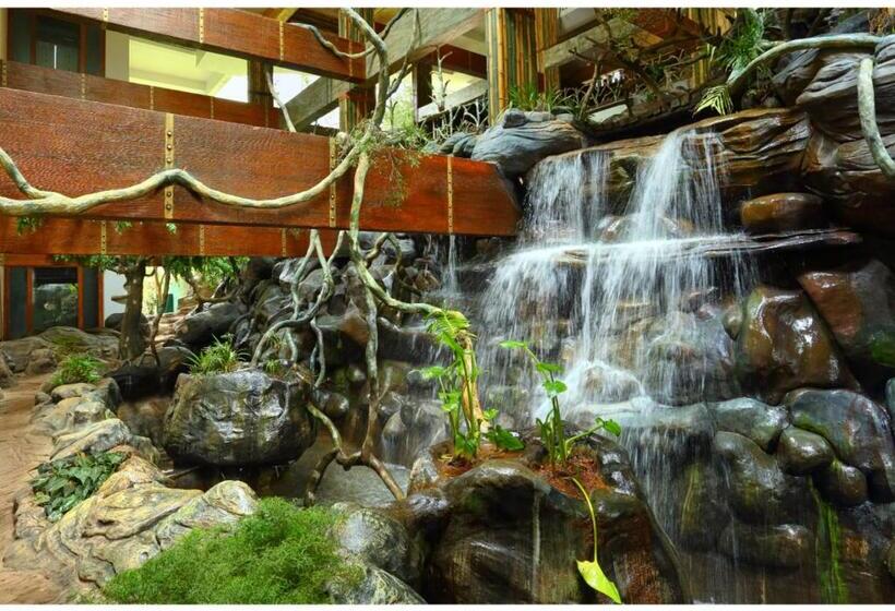 استراحتگاه Chandys Windy Woods Munnar