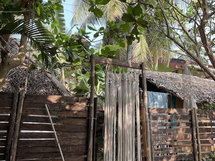 منتجع Ducknchill Agonda