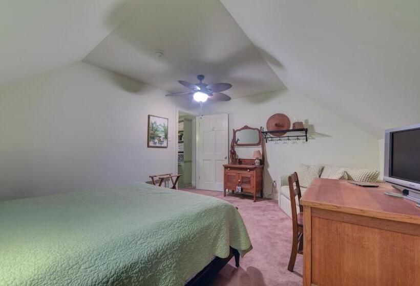 A Chateau On The Bayou Bed & Breakfast