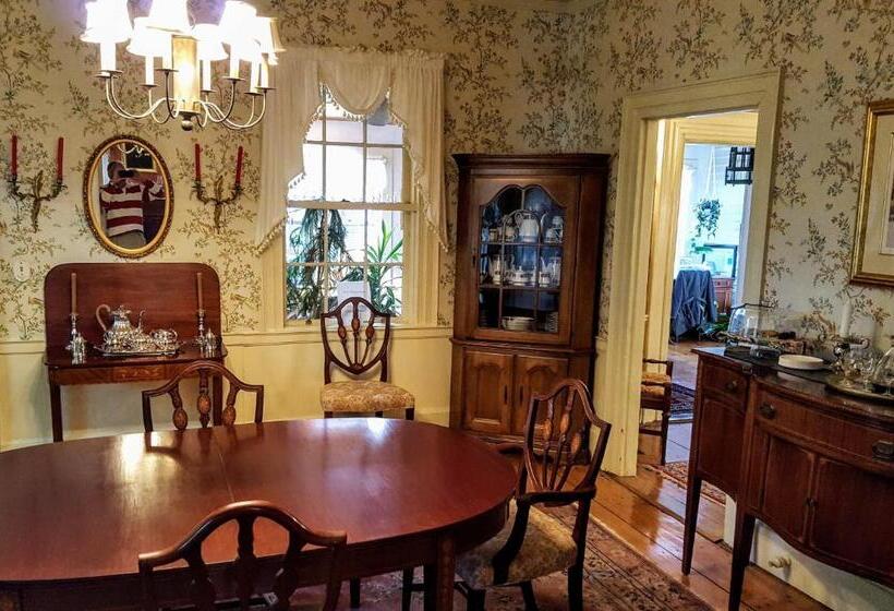 مبيت وإفطار Clark Currier Inn