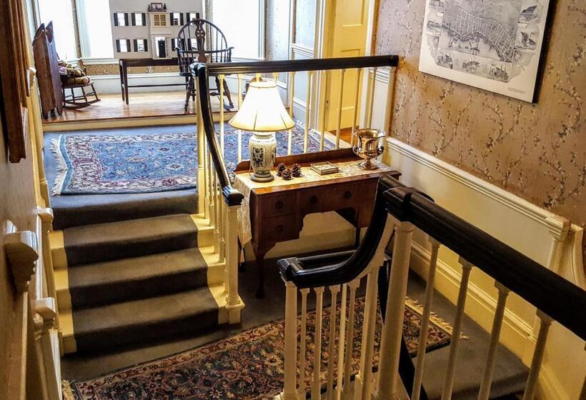 مبيت وإفطار Clark Currier Inn