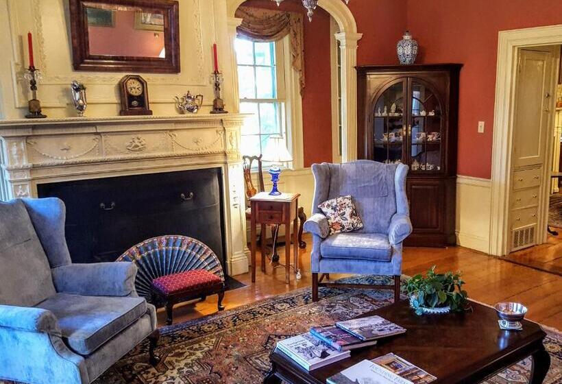 مبيت وإفطار Clark Currier Inn