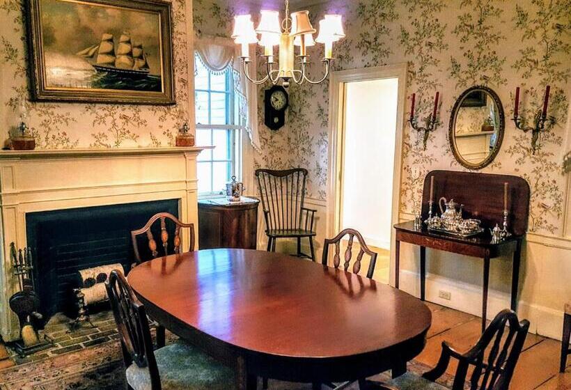 مبيت وإفطار Clark Currier Inn