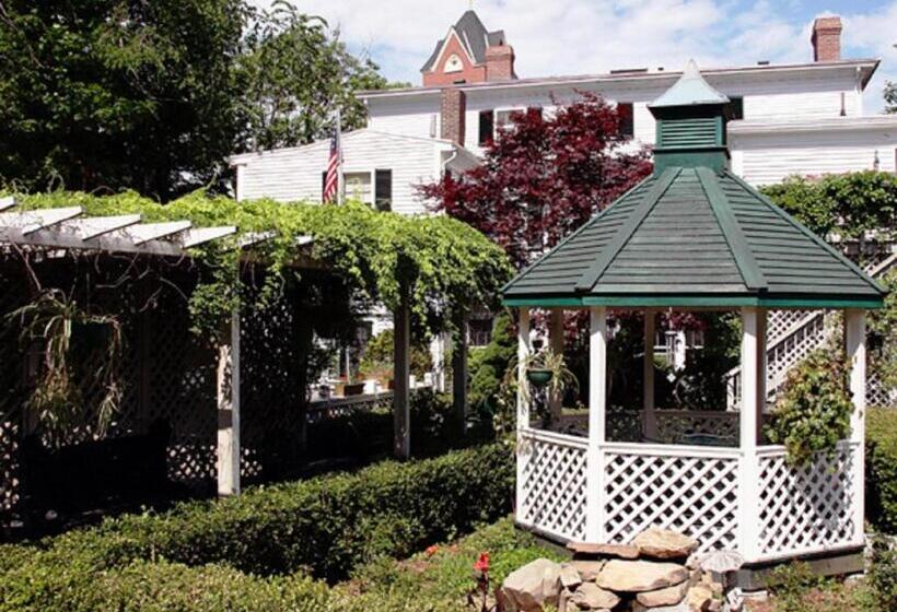 مبيت وإفطار Clark Currier Inn