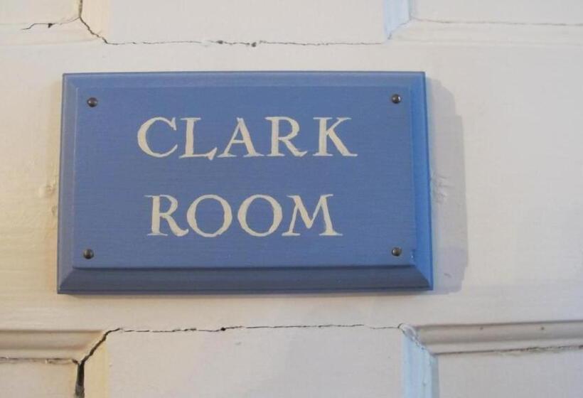 مبيت وإفطار Clark Currier Inn