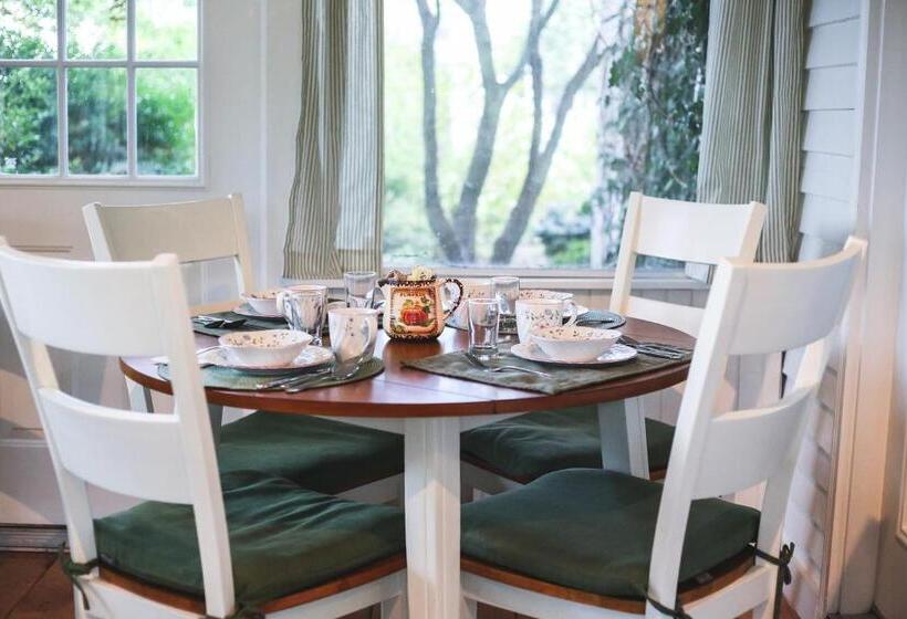 مبيت وإفطار Clark Currier Inn