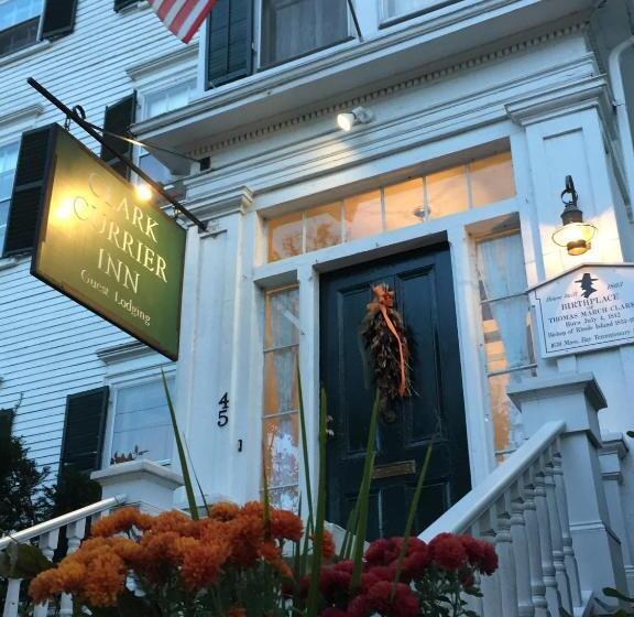ベッドアンドブレックファースト Clark Currier Inn