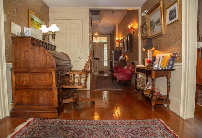 ベッドアンドブレックファースト Clark Currier Inn