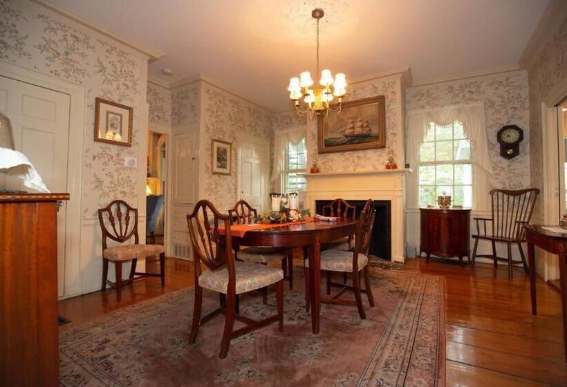 مبيت وإفطار Clark Currier Inn