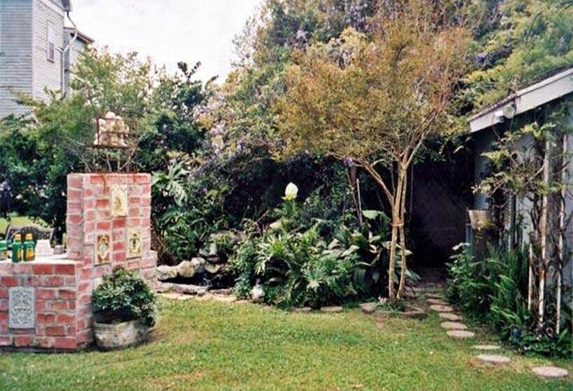 مبيت وإفطار Ducote Williams House