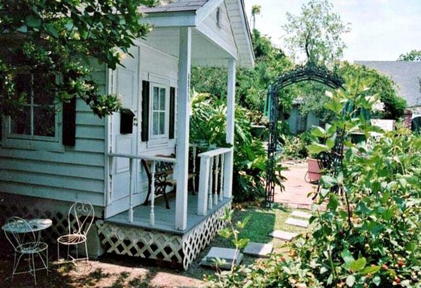 مبيت وإفطار Ducote Williams House