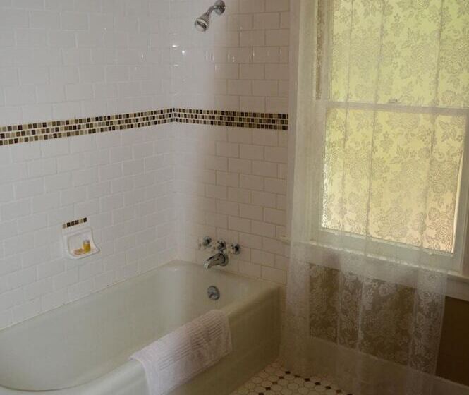 Glen Morey Country House B & B Inn