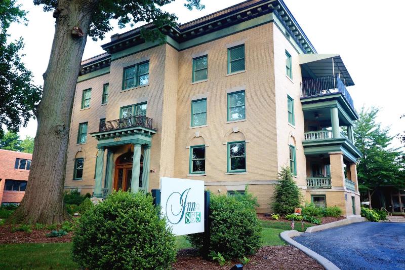 تختخواب و صبحانه Inn At 835 Boutique