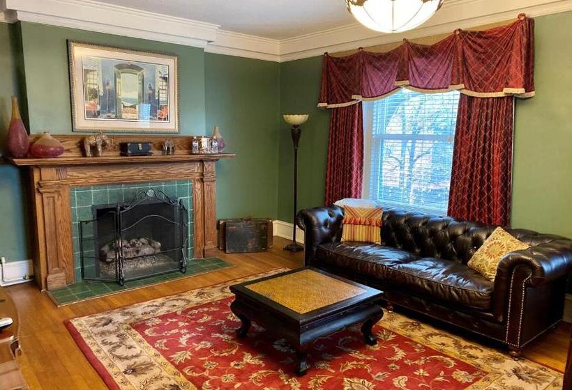 Bed and Breakfast Inn At 835 Boutique