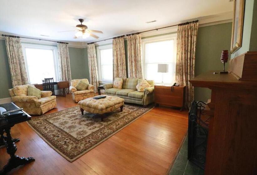 Bed and Breakfast Inn At 835 Boutique