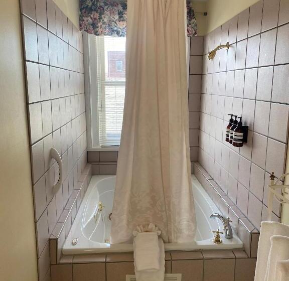 Bed and Breakfast Inn At 835 Boutique