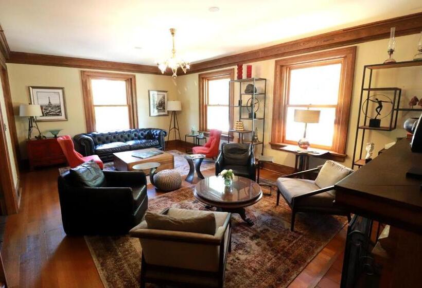 Bed and Breakfast Inn At 835 Boutique