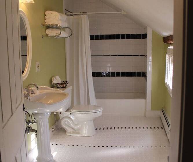 مبيت وإفطار King Hill Inn & Kitchen