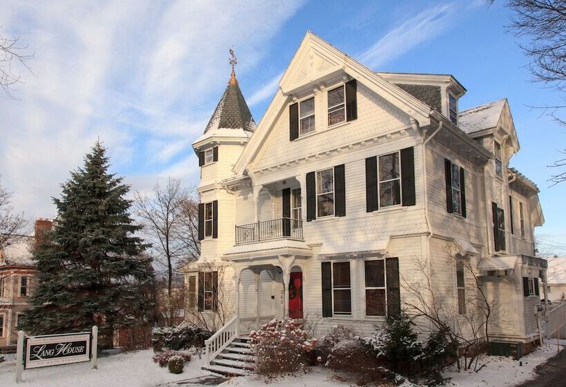 Lang House On Main Street Bed & Breakfast