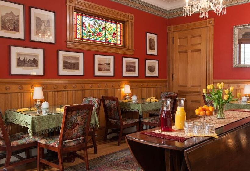 Lang House On Main Street Bed & Breakfast