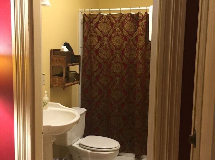 Lang House On Main Street Bed & Breakfast