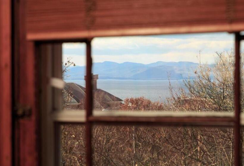 Lang House On Main Street Bed & Breakfast