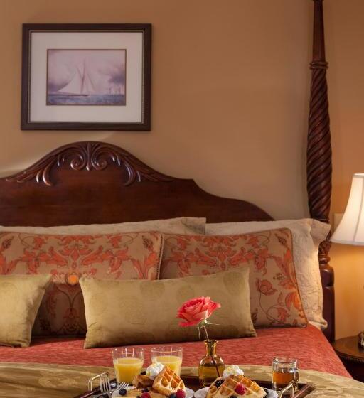 Lang House On Main Street Bed & Breakfast