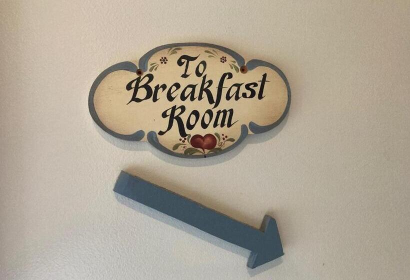 تختخواب و صبحانه Oak Valley Inn And Suites