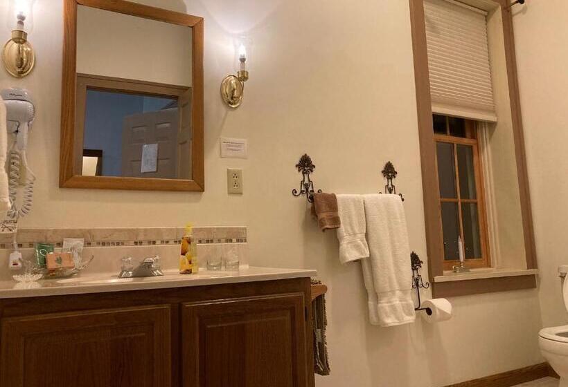 تختخواب و صبحانه Oak Valley Inn And Suites