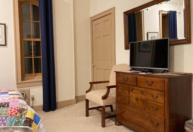 تختخواب و صبحانه Oak Valley Inn And Suites