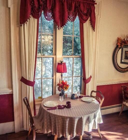 مبيت وإفطار Silver Heart Inn & Cottages