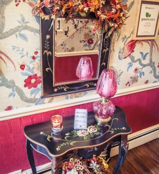 مبيت وإفطار Silver Heart Inn & Cottages