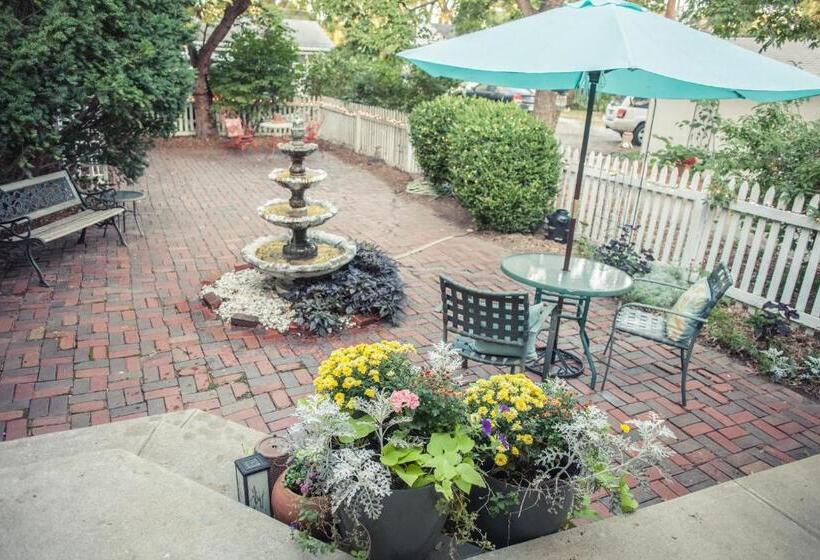 مبيت وإفطار Silver Heart Inn & Cottages