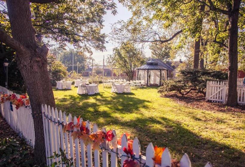 مبيت وإفطار Silver Heart Inn & Cottages