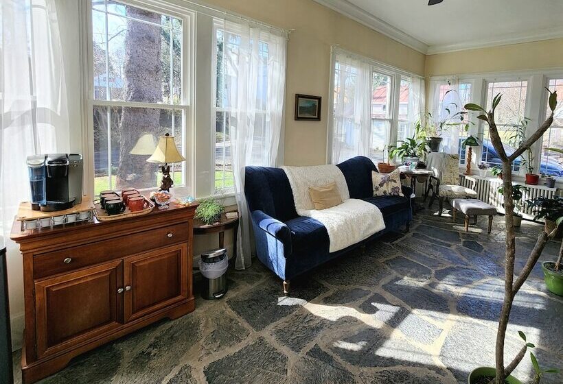 住宿加早餐  South Court Inn