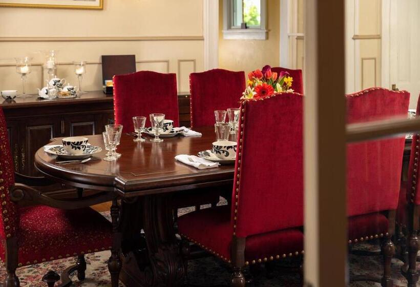 住宿加早餐  South Court Inn