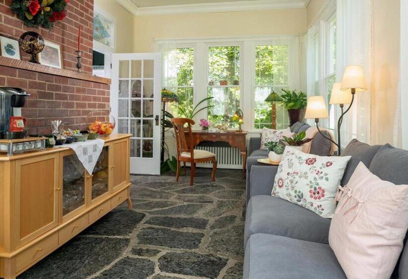 ベッドアンドブレックファースト South Court Inn