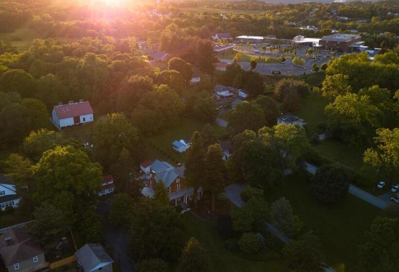 ベッドアンドブレックファースト South Court Inn