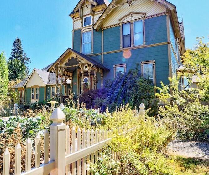 مبيت وإفطار Swantown Inn