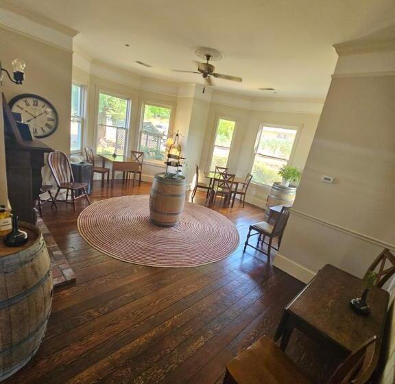 Bed and Breakfast The Inn At 161