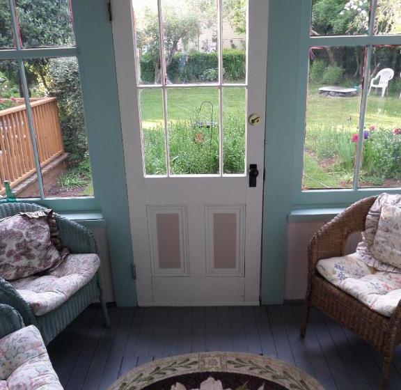 Blue Gull Inn Bed And Breakfast