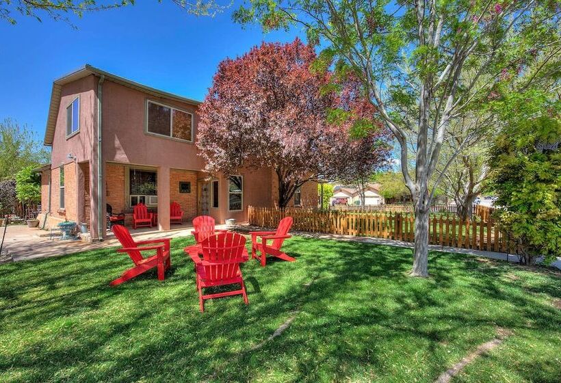 Cali Cochitta Vacation Rentals