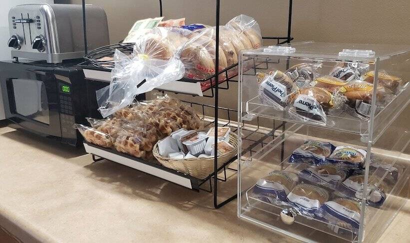 Candlestone Golf And Resort