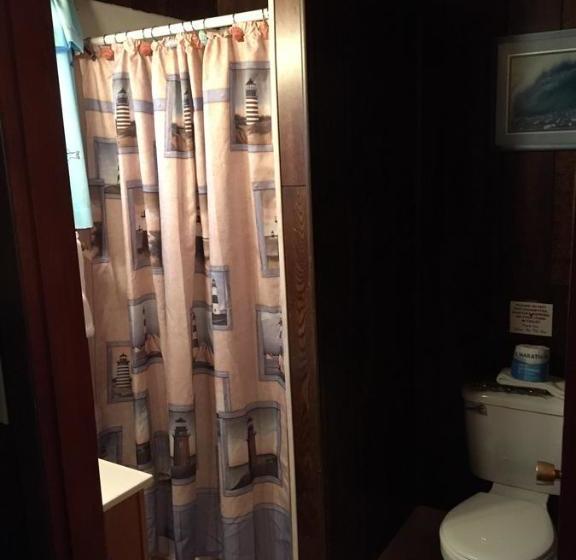 Chris By The Sea Motel