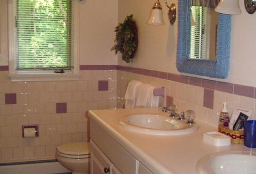 Cranberry Manor Bed And Breakfast Cape Cod