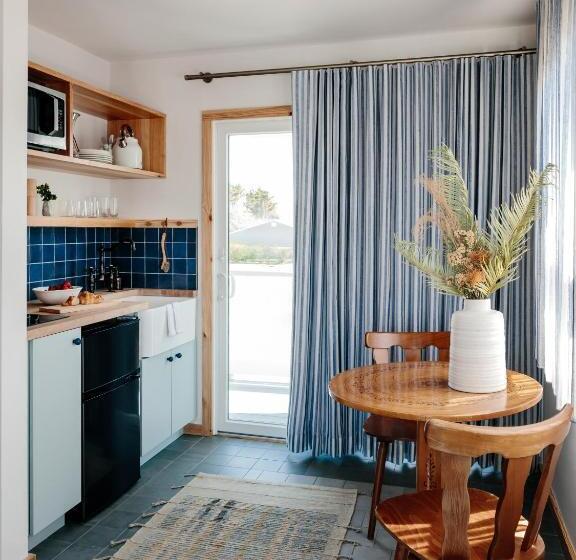 Daunts Albatross Motel