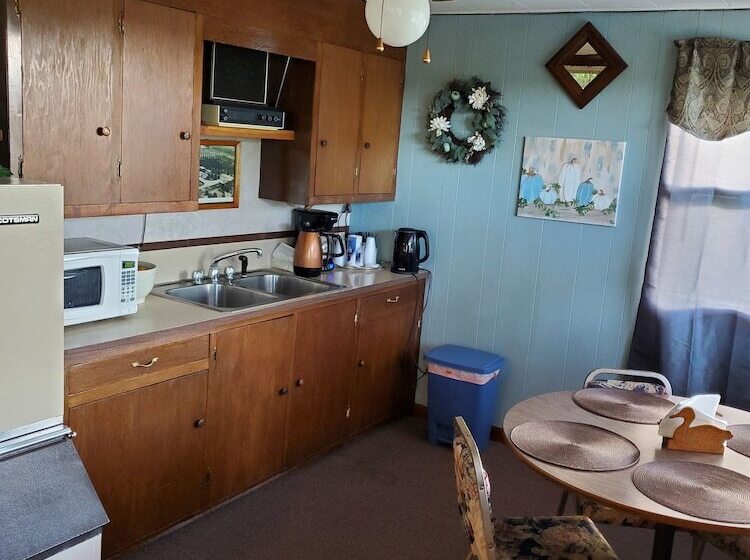 The Last Resort Motel