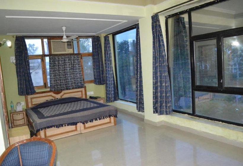 בית מלון כפרי Amrit Regency