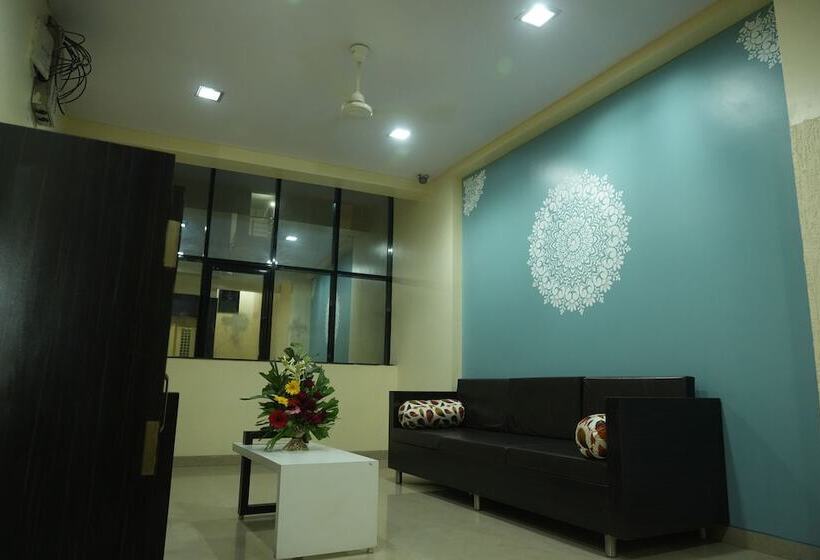 Отель Avon International